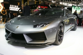 Agresivně tvarovan&yacute; čtyřdveřov&yacute; sedan Lamborghini Estoque se stal jednou z největ&scaron;&iacute;ch hvězd loňsk&eacute;ho pař&iacute;žsk&eacute;ho autosalonu.