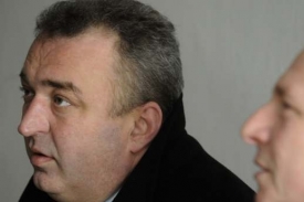Radní Langmajer (vlevo) se údajně nevěnoval dostatečně řízení.
