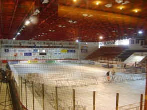 Zimní stadion v Edenu.