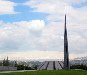 Pomn&iacute;k genocidy v arm&eacute;nsk&eacute;m Jerevanu.