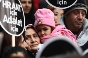 Manifestace na podporu zavražden&eacute;ho arm&eacute;nsk&eacute;ho spisovatele.