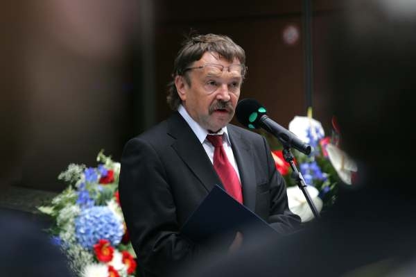Václav Kasík by měl podle Rady ČRo zvážit rezignaci.