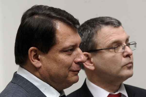 Paroubek se Zaorálkem odmítají podíl ČSSD na vládě.