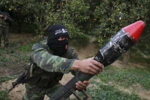 Palestinci v Gaze střílejí na Izrael. Část jejich zbraní je z Íránu.