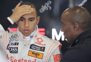Poražný v tréninu: šampion Lewis Hamilton ze stáje McLaren.