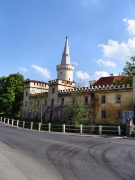 Pen&iacute;ze půjdou na opravu z&aacute;mku. Dostat by se mělo i na dal&scaron;&iacute; projekty.