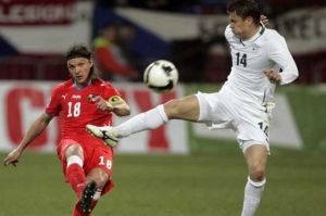 Tomáš Ujfaluši (vlevo) si středeční zápas se Slovenskem nezahraje.