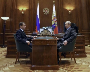 Rusk&yacute; orel se dvěma hlavami. Medvěděv a Putin v Gork&eacute;m.
