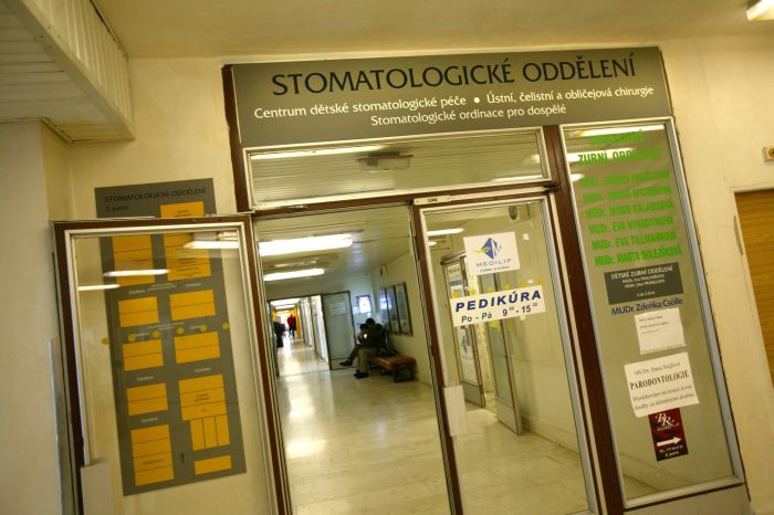 Albánský HIV pozitivní zubař musí minimálně na půl roku z ČR.