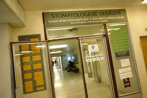 Albánský HIV pozitivní zubař musí minimálně na půl roku z ČR.