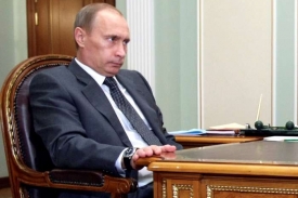 Vladimír Putin. Už tradiční nedůěra Poláků k Rusům.