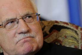 Václav Klaus mluvil o vládní krizi i s izraelským prezidentem Peresem.