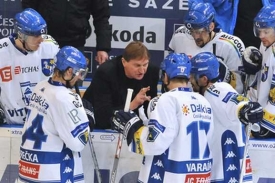 Trenér Vítkovic Alois Hadamczik se svými svěřenci. Trenér Vítkovic Alois Hadamczik se svými svěřenci.