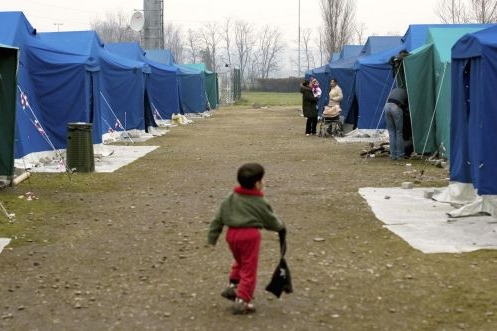 V podobných uprchlických táborech většina imigrantů končí.