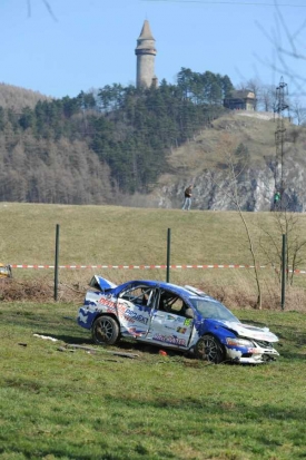 Vrak vozu mitsubishi.