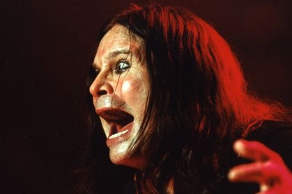 Hardrocková legenda Ozzy Osbourne si zahraje v Comabacku. 