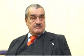 Vládní speciál s ministrem na palubě měl prý při přistání problémy. Vládní speciál s ministrem na palubě měl prý při přistání problémy.