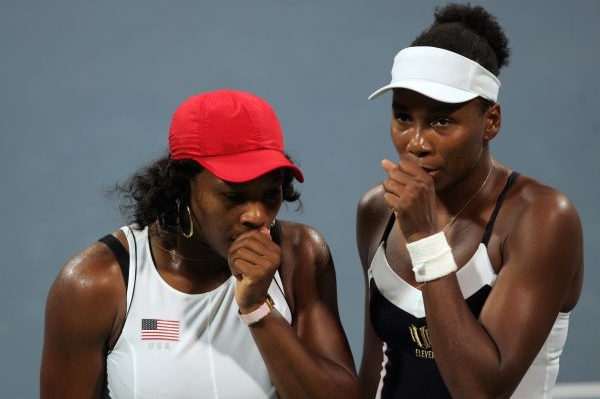 Serena (vlevo) a Venus Williamsovy. Serena (vlevo) a Venus Williamsovy.