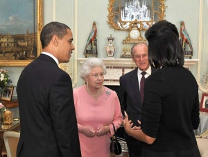 Obamovi u Alžběty II.a jejího manžela v Buckinghamském paláci.