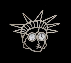 Socha Svobody. Další ze známějších vzorků špendlíkové diplomacie.