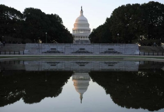 Schválený rozpočet. Capitol Hill ve Washingtonu.