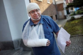 Napadený funkcionář Václav Chvála byl v pátek u výslechu.