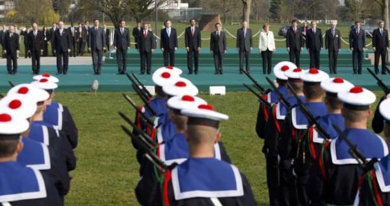 Slavnostní ceremonie před hlavmím dnem výročního summitu NATO.