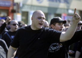 V řadách demonstrantů, ale i policistů jsou zranění.