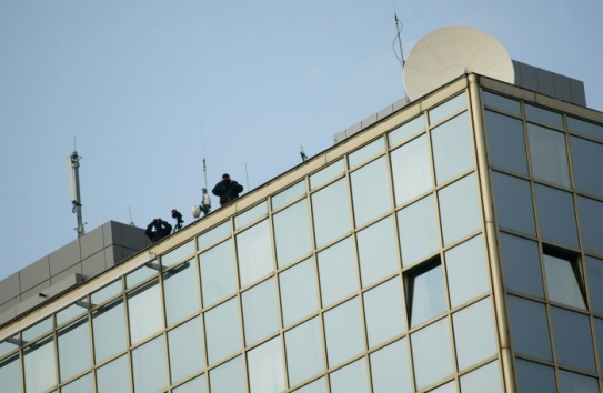 Hlavně žádné zbytečné pohyby, varovali dopředu policisté.