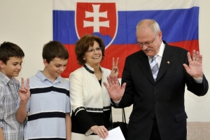 Ivan Gašparovič odvolil v dobré náladě. Ivan Gašparovič odvolil v dobré náladě.