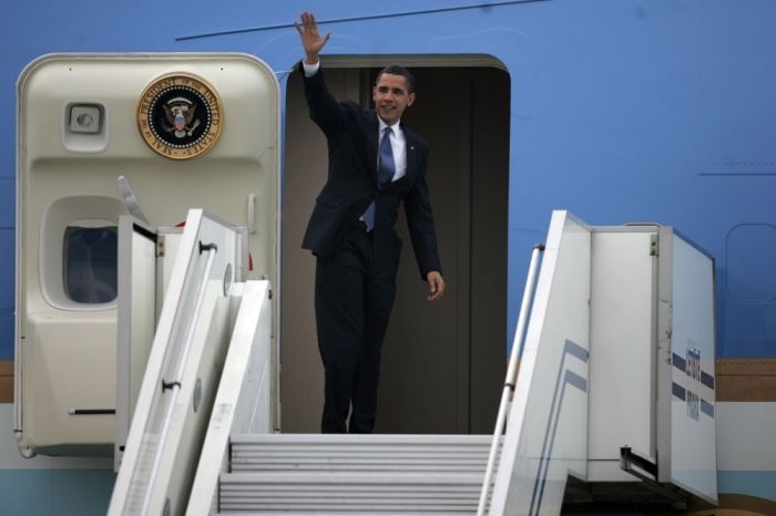 Barack Obama odletěl z České republiky. Barack Obama odletěl z České republiky.