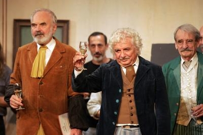 Opory Divadla Járy Cimrmana (foto z Vyšetřování ztráty třídní knihy).