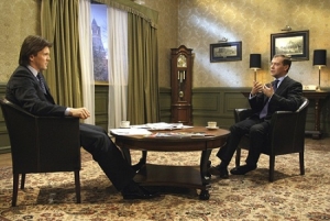 Medveděv hovoří o boji s korupci v ruské televizi (2008).