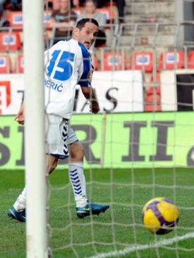 Andrej Kerič vede tabulku střelců. Andrej Kerič vede tabulku střelců.