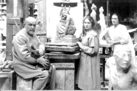 Emile Antoine Bourdelle (vlevo) vystavoval v Praze