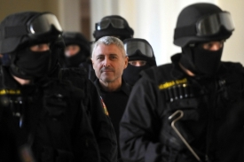 Hoteliér Ďuričko dokola opakuje: Střelbou jsem se bránil.