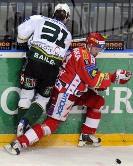 Petr Sailer v souboji s Jaroslavem Bednářem.