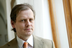 Poslanec Jan Schwippel prozradil, že ho Topolánek chtěl uplatit.
