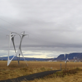Pylony pro vedení elektrické energie od architekta Dietmara Koeringa.