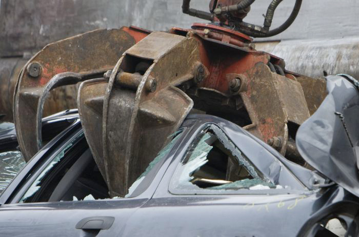 Za staré auto možná Češi dostanou třicet tisíc na nákup nového.