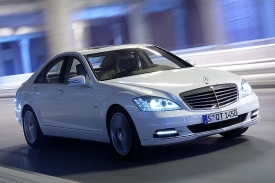 Tř&iacute;da S jako prvn&iacute; mercedes dostala hybridn&iacute; pohon.