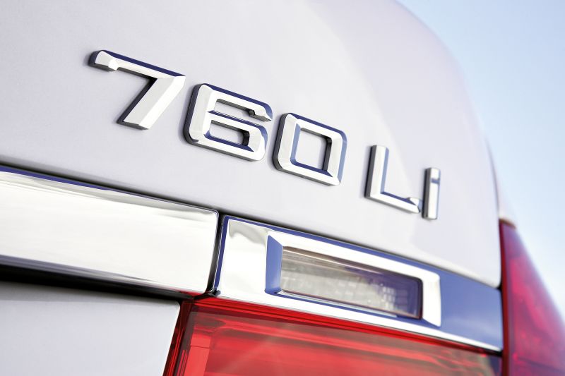 Do BMW řady 7 se vrátí dvanáctiválec