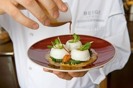 Restauranty si Tokiu otvírají i kulinářská esa. Třeba Alain Ducasse. Restauranty si Tokiu otvírají i kulinářská esa. Třeba Alain Ducasse.