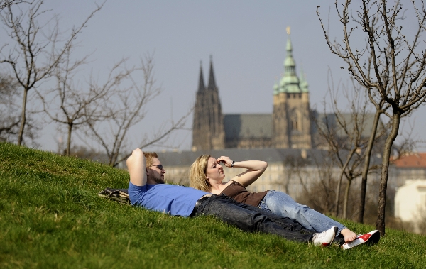 Málokdo zůstal v tak krásný slunečný den sedět doma.
