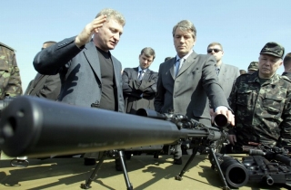 Prezident Juščenko o jednoho z vojenských útvarů.