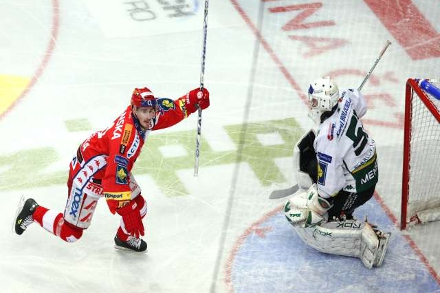 Červenka vstřelil v play-off už dvanáct branek. Červenka vstřelil v play-off už dvanáct branek.