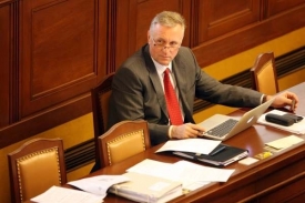 Podle Topolánka Česko letos šrotovné nezavede. Podle Topolánka Česko letos šrotovné nezavede.