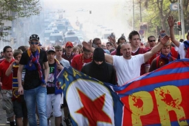 Sparťanští fanoušci razí na Eden. Policie je v pozoru.