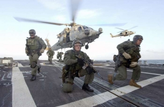 Navy SEALs při výcviku.