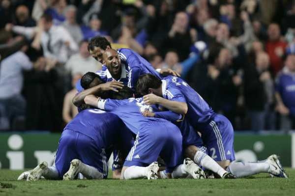 Po divoké odvetě nakonec postupuje Chelsea.